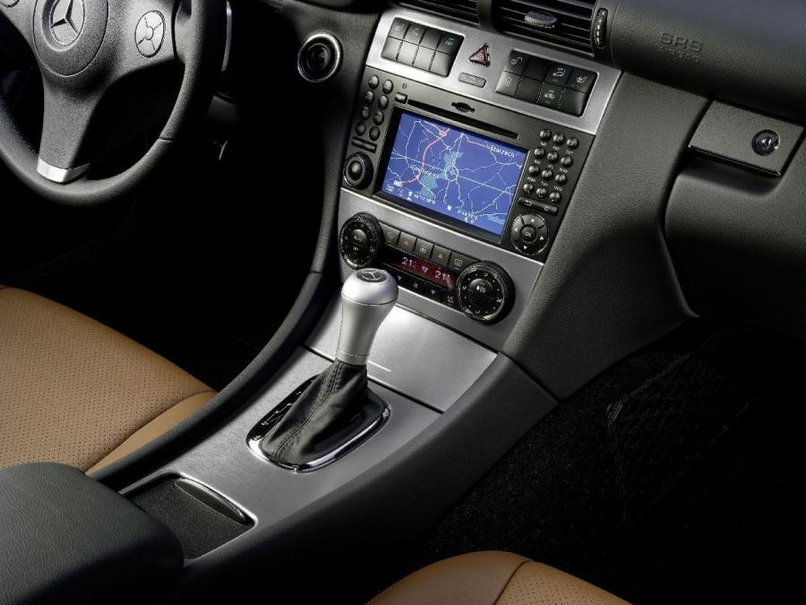  Mercedes-Benz C-Class 2008 года  (фото 15 из 27)